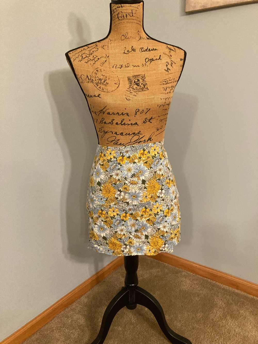 NWOT Urban Outfitters Yellow & Light Blue Floral A-Line Mini Skirt Women Size M